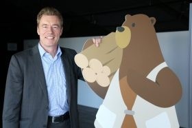 Im Interview mit Frank Engelhardt von Salesforce zeigt er auf, dass die Digitalisierung den Kunden stärkt